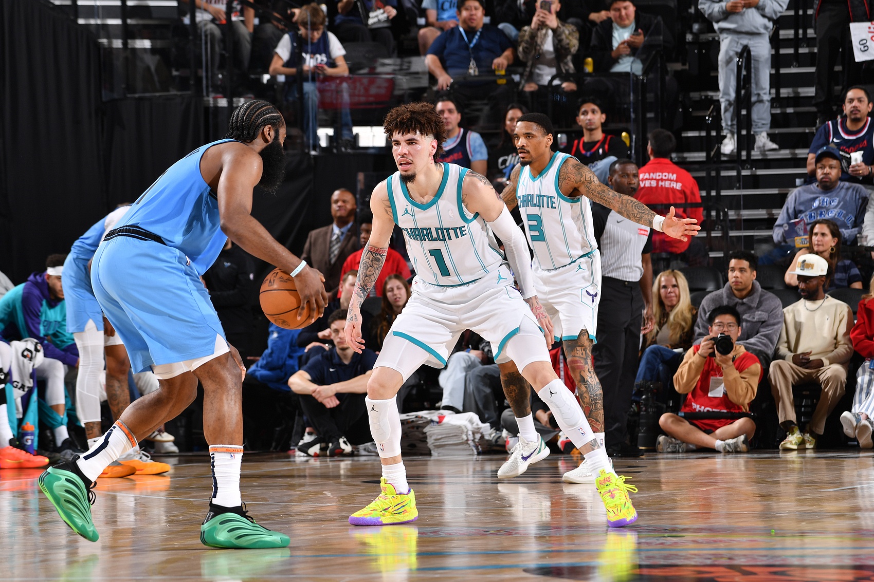 mk体育官网-快船VS黄蜂首发出炉：哈登、伦纳德、科林斯、祖巴茨、邓恩